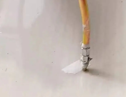 和平瓷砖空鼓维修公司专业解答在瓷砖铺贴过程中，如果使用的砂料过粗（如全部使用了粗砂），可能会导致以下问题