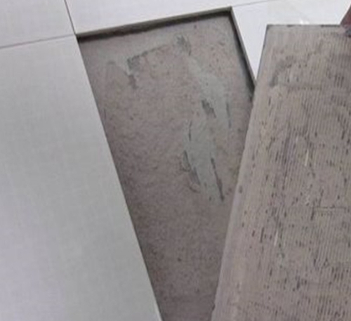 和平瓷砖空鼓维修公司分享瓷砖铺贴时如果打浆（即涂抹在瓷砖背面和基层上的砂浆或瓷砖胶）过少，会带来以下问题